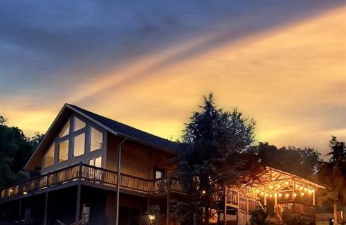 Dandridge Casa | Mountain View Lake House Hot Tub, Home Theater, Game Room, Fire Pit, Pet Friendly