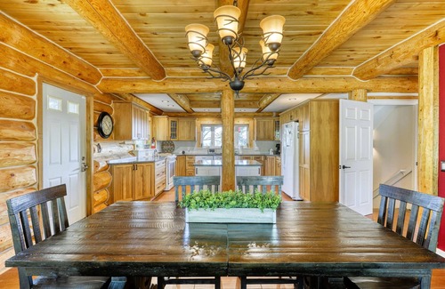Pagosa Springs Cabina | Mountain-View Log Cabin on 5 Acres w/ Game Room