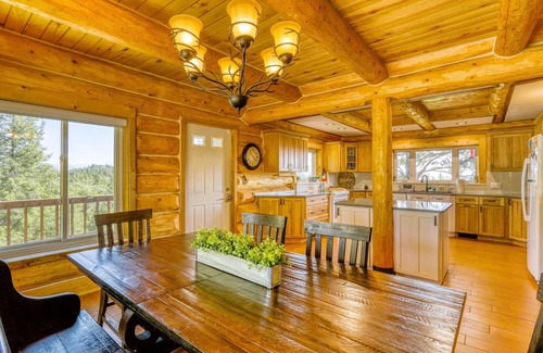 Pagosa Springs Cabina | Mountain-View Log Cabin on 5 Acres w/ Game Room
