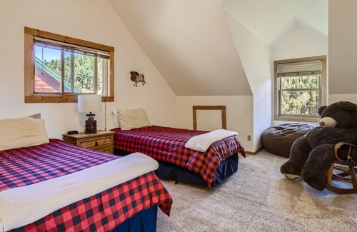 Black Hawk Casa | Mountain View Log Cabin