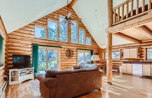 Black Hawk Casa | Mountain View Log Cabin