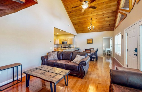 Marble Casa | Mountain-view log home w/furnished deck, firepit -hiking, biking, national parks