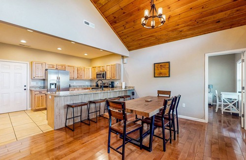 Marble Casa | Mountain-view log home w/furnished deck, firepit -hiking, biking, national parks