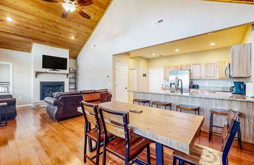 Marble Casa | Mountain-view log home w/furnished deck, firepit -hiking, biking, national parks