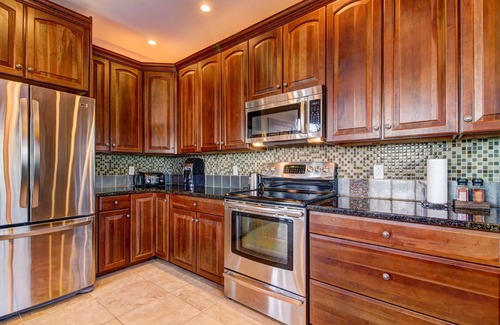 Ludlow Casa | Mountain View Manor - Expansive Views, Hot Tub, Hiking & Nearby Lakes!