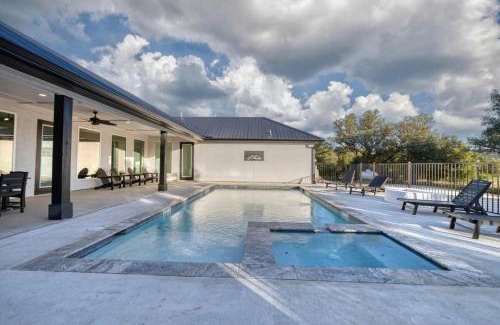 Sabinal Casa | Mountain View Manor