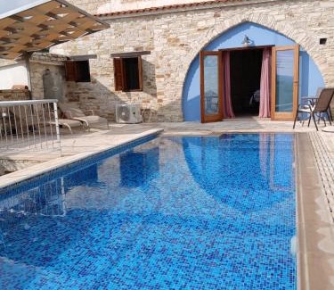 Skarinou Apartamento | Mountain View Oasis