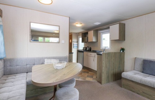 Chwilog Cabaña | MOUNTAIN VIEW, pet friendly, with pool in Pwllheli