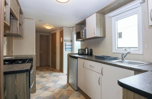 Chwilog Cabaña | MOUNTAIN VIEW, pet friendly, with pool in Pwllheli