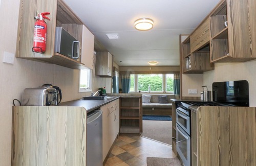 Chwilog Cabaña | MOUNTAIN VIEW, pet friendly, with pool in Pwllheli