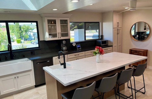 Agoura Hills Casa | Mountain View Poolside Retreat-Spacious 5-bedroom house in Agoura Hills Ca
