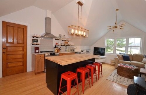 Morrisville Apartamento | Mountain View Rental - breweries, skiing and more! with 360 mountain views!