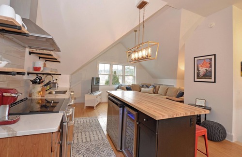 Morrisville Apartamento | Mountain View Rental - breweries, skiing and more! with 360 mountain views!