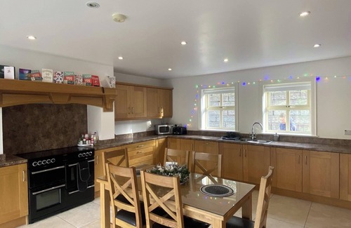 Newry Casa | Mountain View Retreat in Rostrevor With hot Tub
