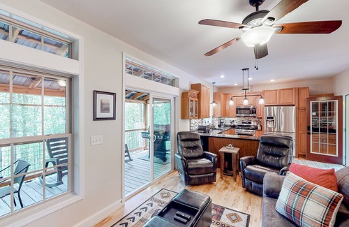 Sylva Casa | Mountain-view retreat with a wood-burning fireplace, grill, AC, & W/D