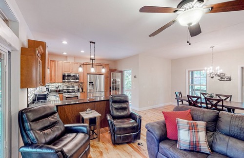 Sylva Casa | Mountain-view retreat with a wood-burning fireplace, grill, AC, & W/D