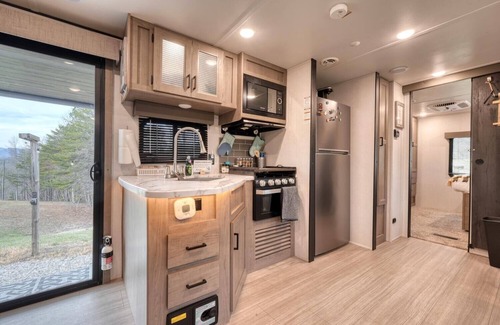 Dahlonega Cabina | Mountain View Sip & Stay - near wineries, hikes, and towns!