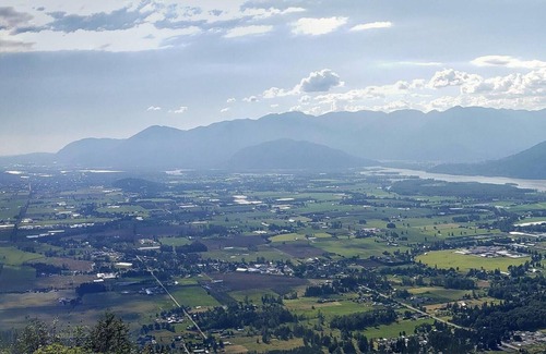 Agassiz Casa | Mountain View Spa Retreat