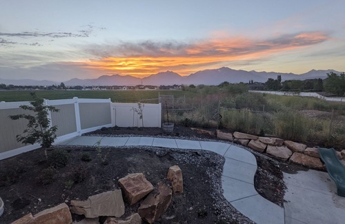 Herriman Apartamento | Mountain-View Studio / Hot Tub / 22 Min to Salt Lake City / Private Entry