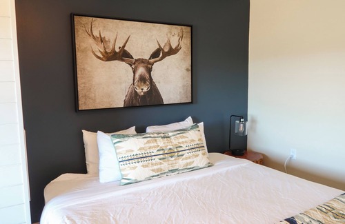Tetonia Cabina | Mountain View Studio Suite w/ Fireplace