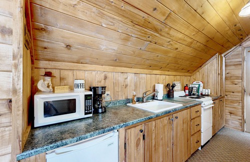 South Fork Casa | Mountain-view studio with private balcony, wood stove, and fast WiFi