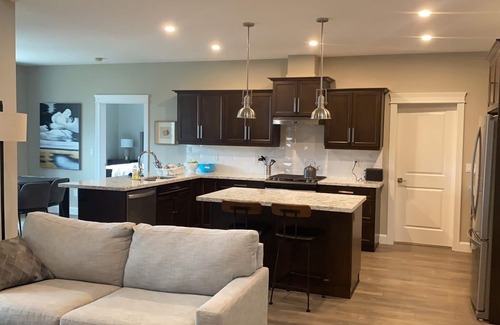 Harrison Mills Casa | Mountain view suite in Harrison Highland