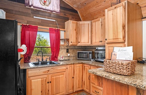 Crossville - Harriman Casa | Mountain View Tiny House in Golf Capital of TN