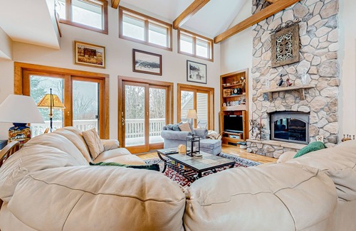 Bromley Mountain Casa | Mountain-view townhome with seasonal pool, ski shuttle, & private deck