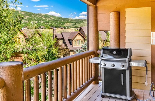 Canyon Links Casa | Mountain-view townhouse with hot tub, balcony, fireplace, grill, & media room
