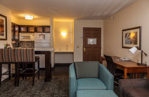 Northwest Colorado Springs Apartamento | Mountain View Studio + Pool Access