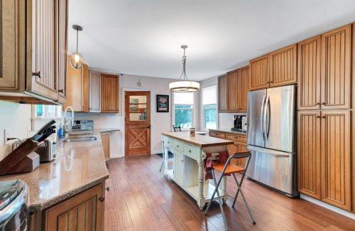 Napanoch Casa | Mountain View Victorian with Convenient Location and Lots of Space tp Play farmhouse