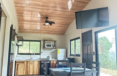 Legua Villa | Refugio Tranquilo en la Jungla con Vistas al Océano y Piscina Privada