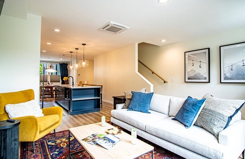 Hailey Condominio | Mountain View Villa - Lux 3BD w/Roof Terrace - Downtown Hailey