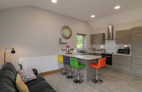 Limavady Cabaña | MOUNTAIN VIEW, with a garden in Castlerock