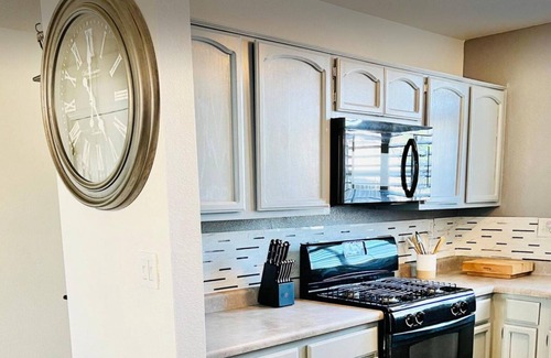 Northeast El Paso Casa | Mountain Views- 15 min to fort bliss. No pets