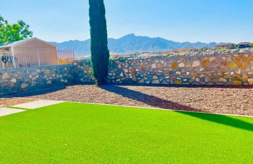 Northeast El Paso Casa | Mountain Views- 15 min to fort bliss. No pets