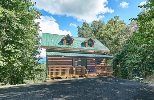 Pigeon Forge Cabina | Vistas a la montaña, 3 suites King / 3 baños, bañera de hidromasaje, sala de juegos, cerca de todas las atracciones