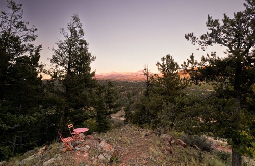 Cripple Creek Cabina | Mountain Views - 3BR Cabin, Pet-Friendly, Hot Tub!