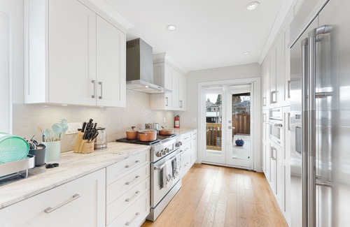 Hastings Casa | Mountain Views, 6 Bedroom, Patio, BBQ, Centrally located and Near Downtown