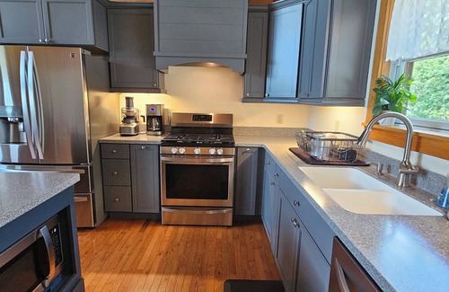 Murphy Cabina | Mountain Views All Year! Charming 3-Bed Cabin Just Minutes from Downtown