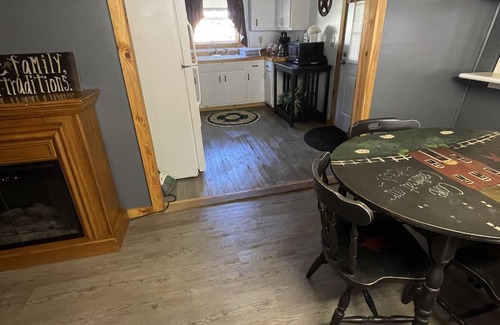 Pence Springs Casa | Mountain Views and River Getaway/with no cleaning fees