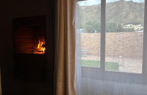 Gordons Bay Central Apartamento | Mountain Views, beach walks, heart of old village