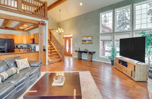 Eureka Casa | Mountain Views & Deck: Spacious Eureka Getaway!