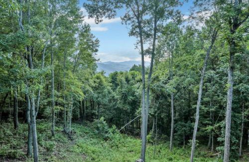 Grassy Creek Casa | Mountain Views - Firepit - Gas Fireplace - Sleeps 15