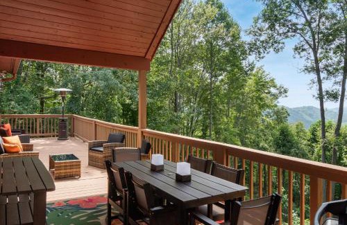 Grassy Creek Casa | Mountain Views - Firepit - Gas Fireplace - Sleeps 15