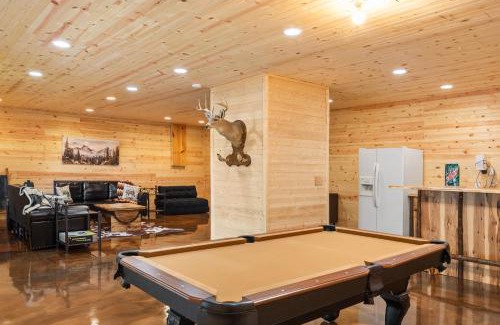 Grassy Creek Casa | Mountain Views - Firepit - Gas Fireplace - Sleeps 15