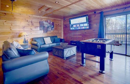 Gatlinburg - Pigeon Forge Casa | Mountain Views-Hottub-Parking-WiFi-Parking-BBQ