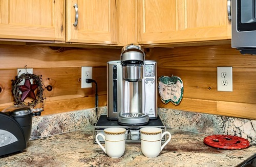 Wears Valley Cabina | Mountain Views! Luxury 5-STAR Cabin! Hot Tub & Private Hiking 🥾
