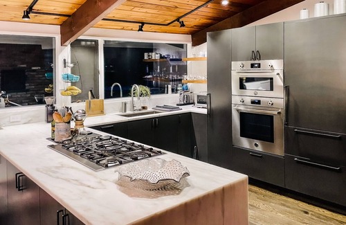 Weston Casa | Mountain views, Midcentury Modern with hottub, fireplaces, on 10 acres.