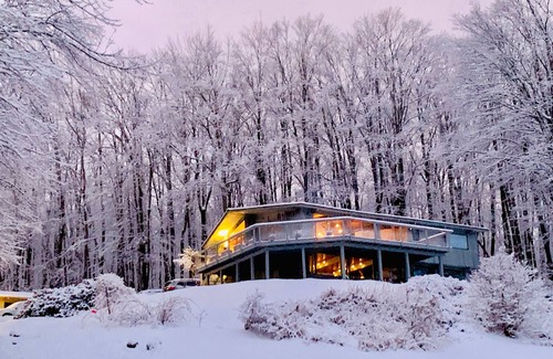 Weston Casa | Mountain views, Midcentury Modern with hottub, fireplaces, on 10 acres.